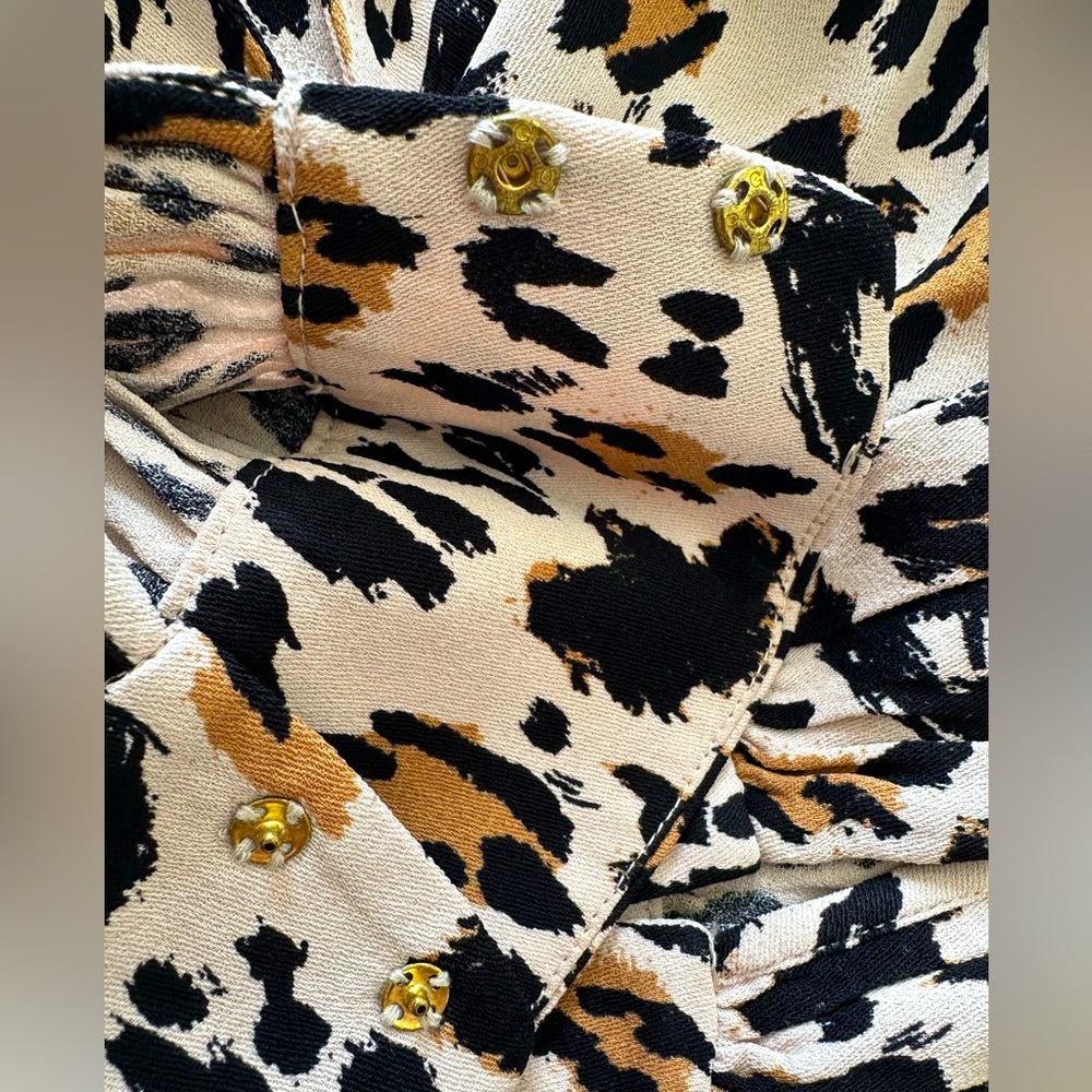 & Other Stories Leopard Print Keyhole Blouse. Size 4 - Picture 7 of 7